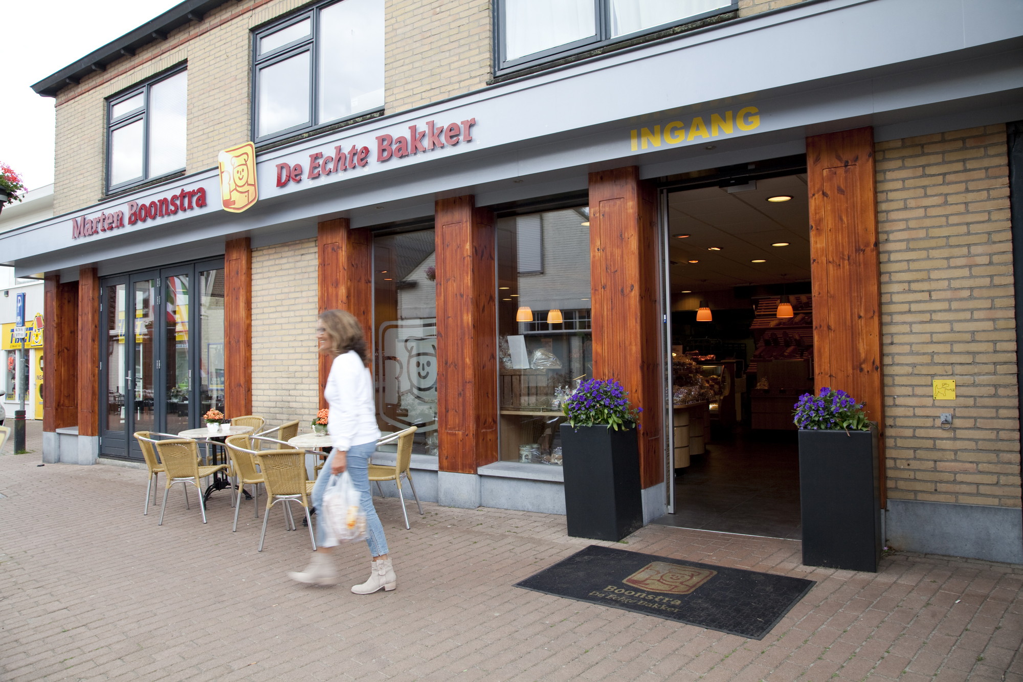 Echte Bakker Marten Boonstra 20 jaar in Akkrum! 